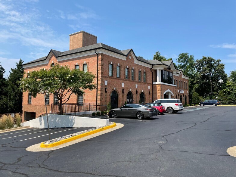 10135 Colvin Run Rd, Great Falls, VA à vendre - Photo de l’immeuble – Image 3 sur 10