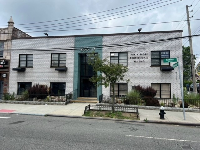 255-17 Northern Blvd, Little Neck, NY à vendre Photo de l’immeuble– Image 1 sur 9