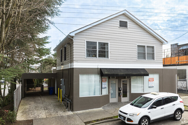 Plus de détails pour 2816 NE Halsey St, Portland, OR - Local commercial à louer