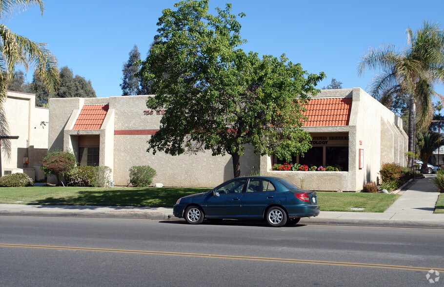 750 E Latham Ave, Hemet, CA à vendre - Photo principale – Image 1 sur 2