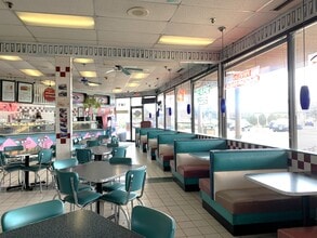 220-290 Hawthorn Rd, Vernon Hills, IL à louer Photo intérieure– Image 2 sur 2