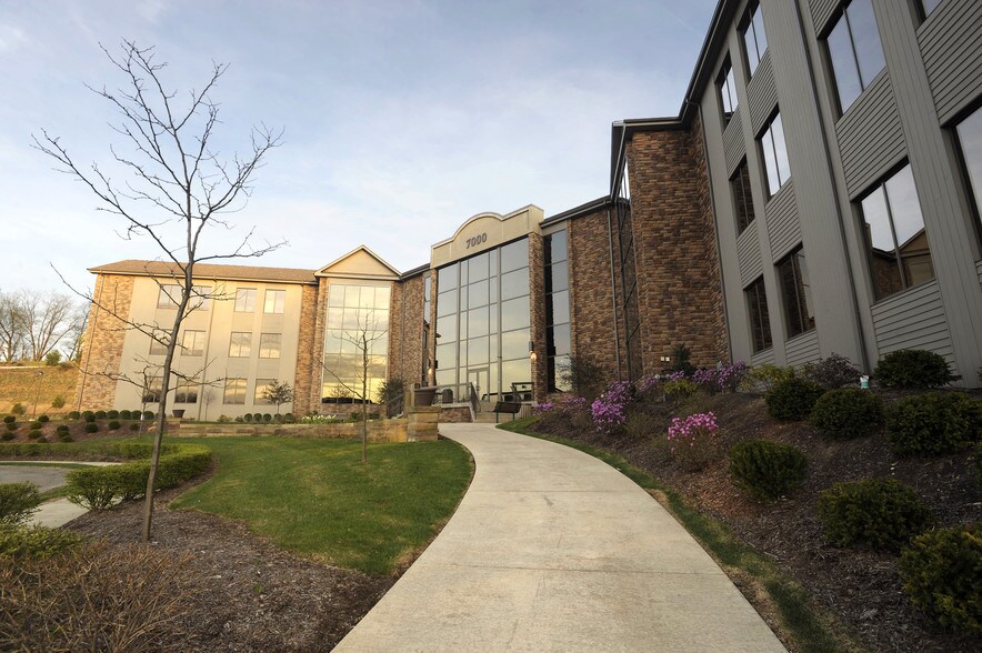 7000 Stonewood Dr, Wexford, PA à louer - Photo de l’immeuble – Image 3 sur 10