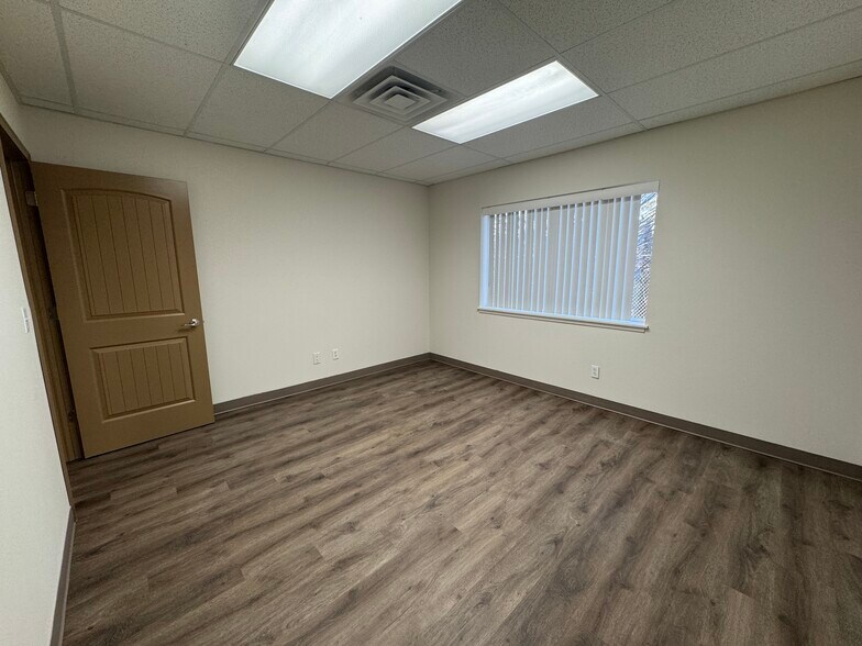 5628 W Clearwater Ave, Kennewick, WA à louer - Photo de l’immeuble – Image 2 sur 12