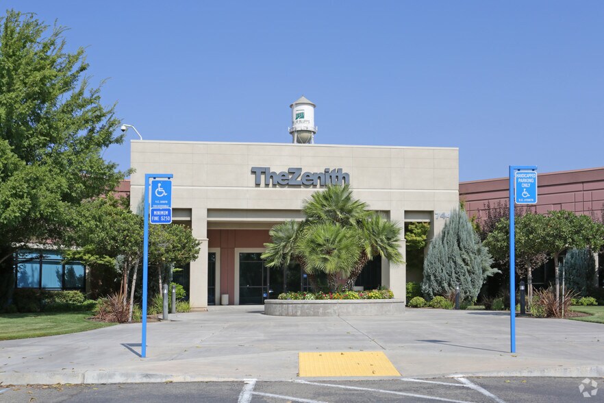 7440 N Palm Ave, Fresno, CA à vendre - Photo de l’immeuble – Image 2 sur 4