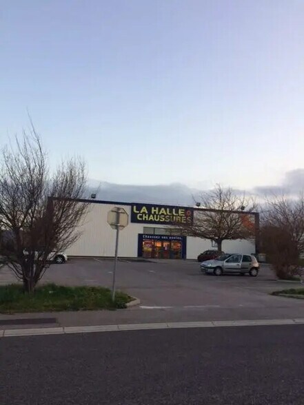 Local commercial dans Ille-sur-Têt à louer - Photo de l’immeuble – Image 2 sur 2