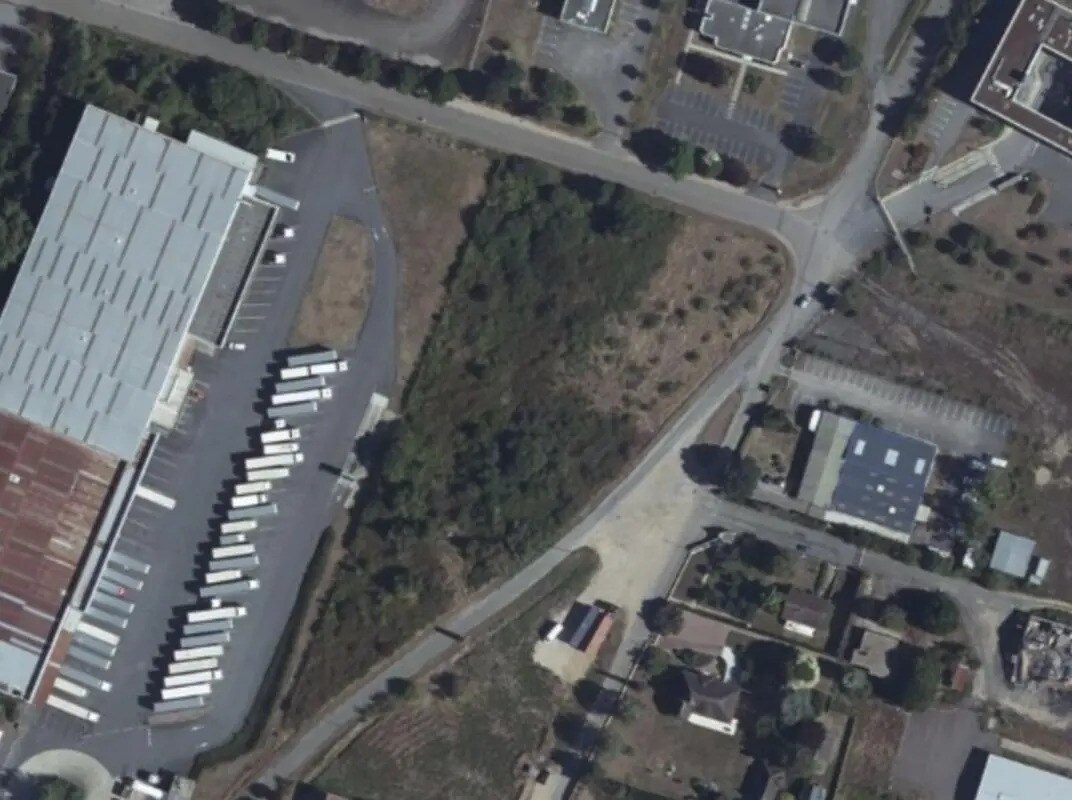 Terrain dans Gravigny à vendre Photo de l’immeuble– Image 1 sur 3