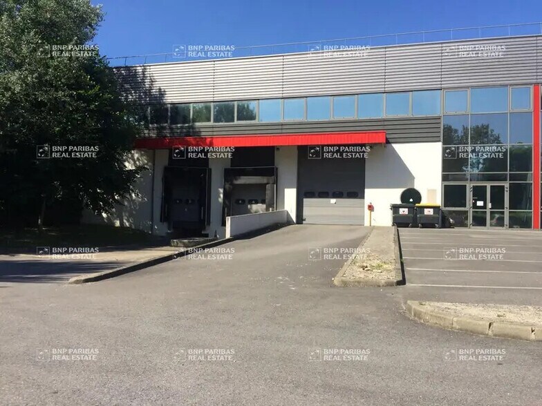 Local d’activités dans Saint-Thibault-des-Vignes à louer - Photo de l’immeuble – Image 1 sur 1