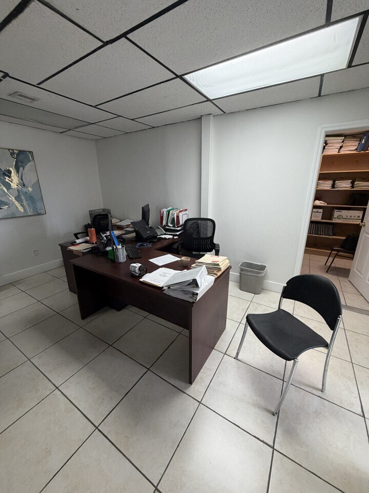 3383 NW 7th St, Miami, FL à louer Photo intérieure– Image 1 sur 4