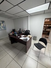 3383 NW 7th St, Miami, FL à louer Photo intérieure– Image 1 sur 4