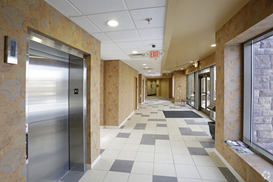 7000 Stonewood Dr, Wexford, PA à louer - Hall d’entrée – Image 3 sur 21
