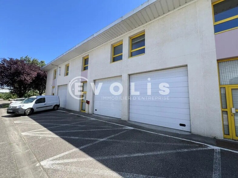 20 Rue Jean-Louis Calderon, Vaulx-en-Velin à louer - Photo de l’immeuble – Image 3 sur 16