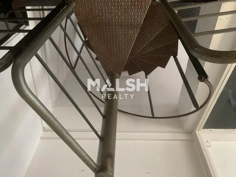 Bureau dans Lyon à vendre - Photo de l’immeuble – Image 2 sur 7