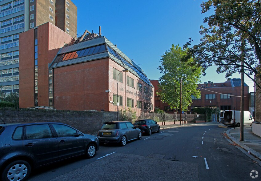 65 Aspenlea Rd, Londres à vendre - Photo principale – Image 1 sur 4