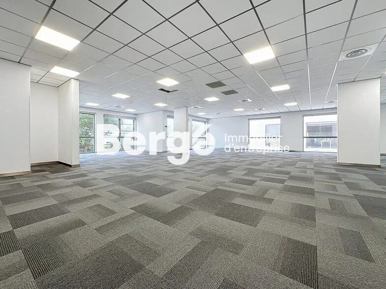 Bureau dans SOPHIA ANTIPOLIS à louer - Photo de l’immeuble – Image 2 sur 6