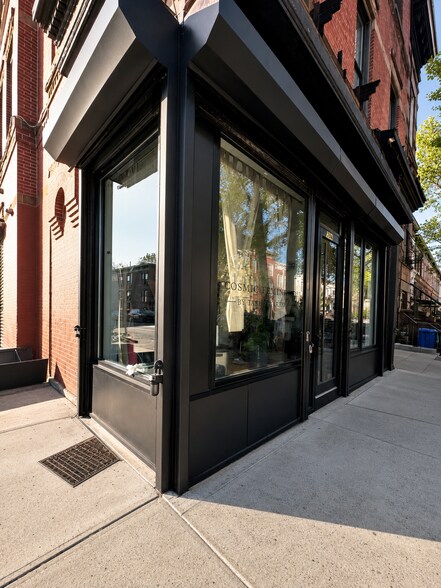 704 Decatur St, Brooklyn, NY à louer - Photo de l’immeuble – Image 2 sur 3