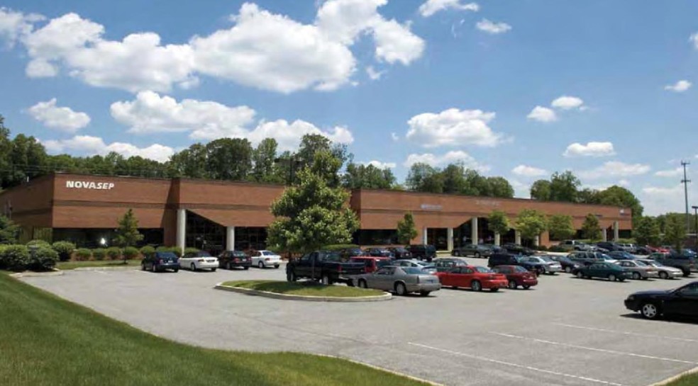 23 Creek Cir, Boothwyn, PA à louer - Photo de l’immeuble – Image 3 sur 8
