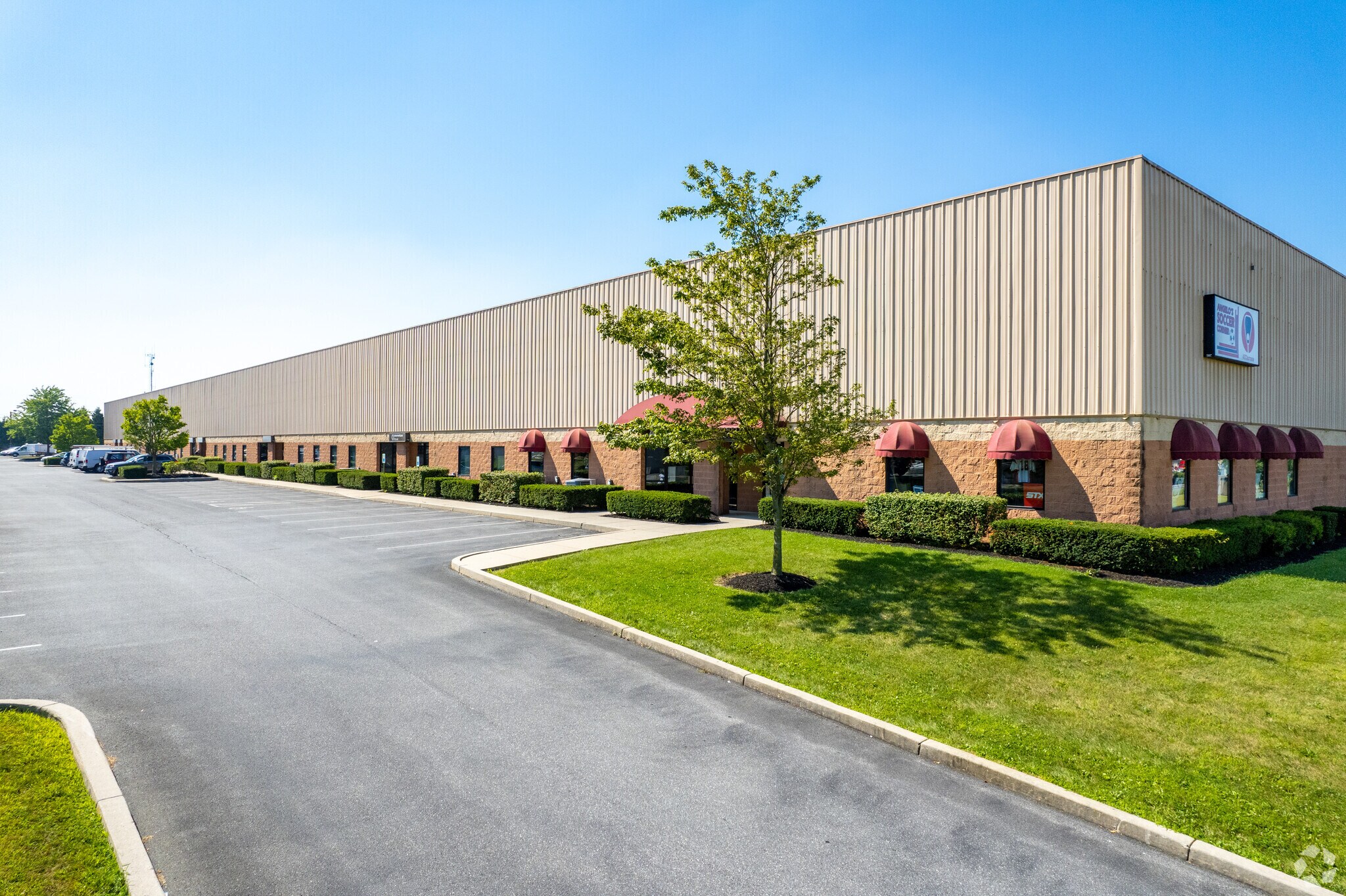 360 Steel Way, Lancaster, PA à louer Photo principale– Image 1 sur 29