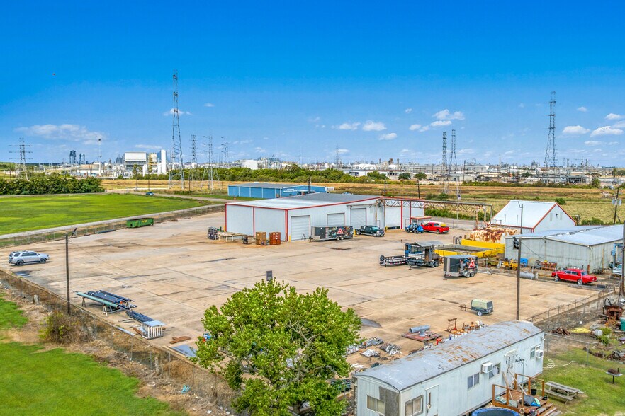 1949 Victoria St, Freeport, TX à vendre - Photo de l’immeuble – Image 3 sur 5