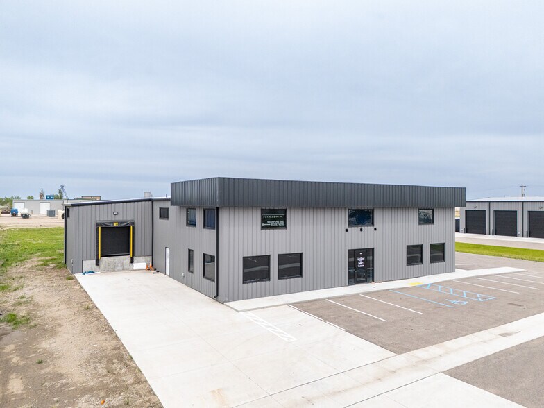 4252 16th Ave N, Grand Forks, ND à vendre - Photo de l’immeuble – Image 3 sur 9