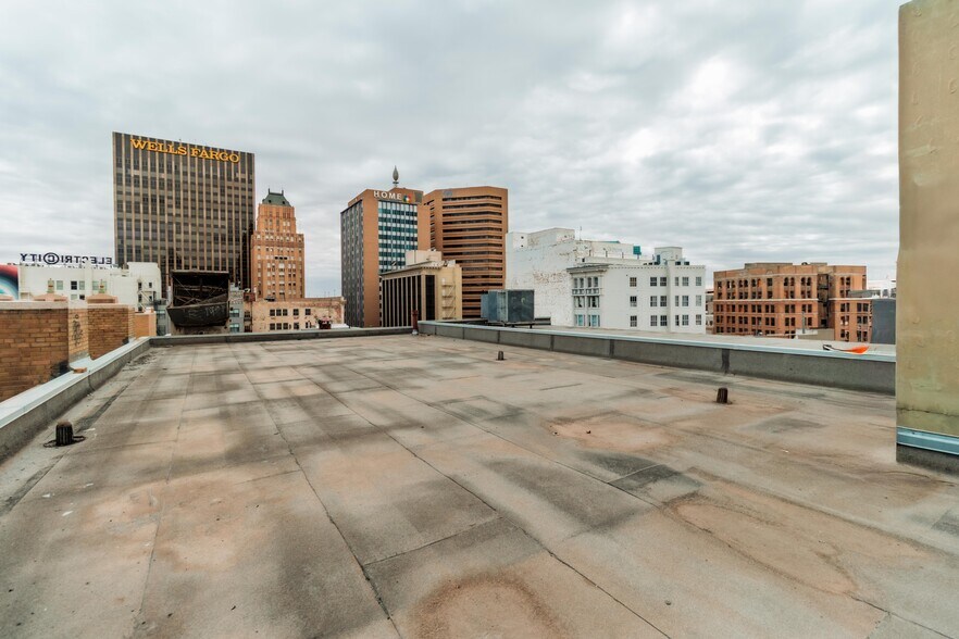 209 N Mesa St, El Paso, TX à vendre - Photo de l’immeuble – Image 3 sur 8