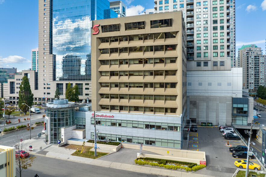 5075 Yonge St, Toronto, ON à louer - Photo de l’immeuble – Image 2 sur 3