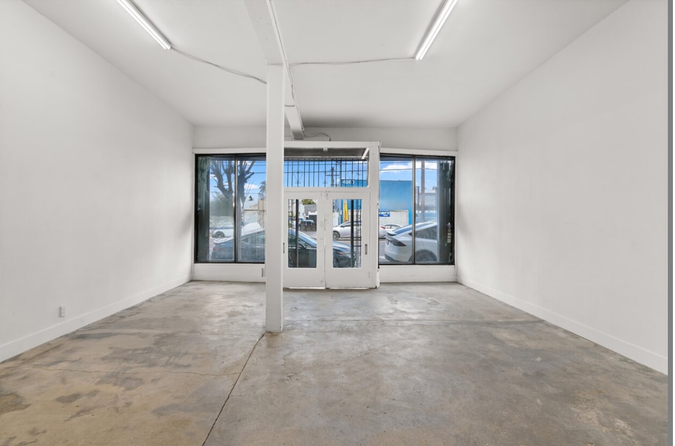 4860 W Adams Blvd, Los Angeles, CA à louer Photo principale– Image 1 sur 13