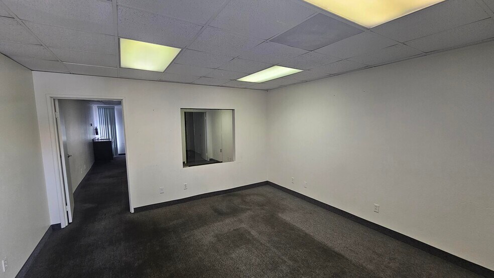 3160 S Valley View Blvd, Las Vegas, NV à louer - Photo de l’immeuble – Image 3 sur 31