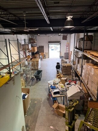 Plus de détails pour 13 Merry Ln, East Hanover, NJ - Local d'activités à louer