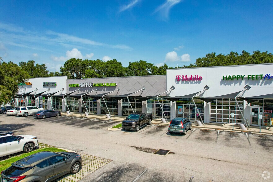 1912-1930 W Brandon Blvd, Brandon, FL à louer - Photo de l’immeuble – Image 3 sur 8