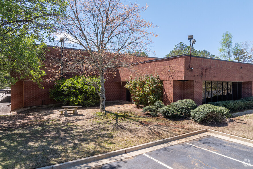 5383 Truman Dr, Decatur, GA à vendre - Photo principale – Image 1 sur 21