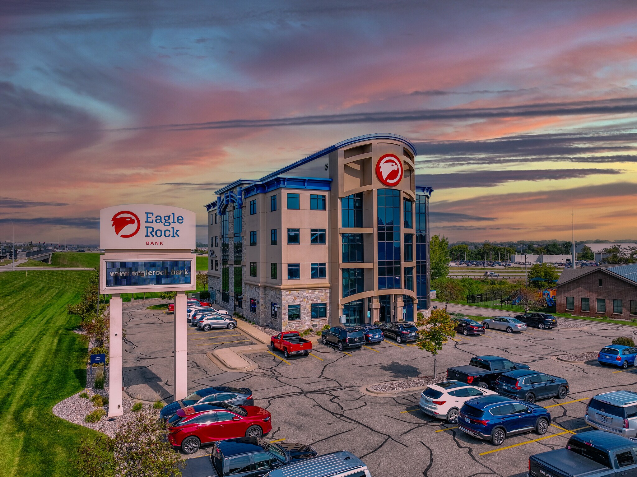 975 34th Ave NW, Rochester, MN à vendre Photo principale– Image 1 sur 8