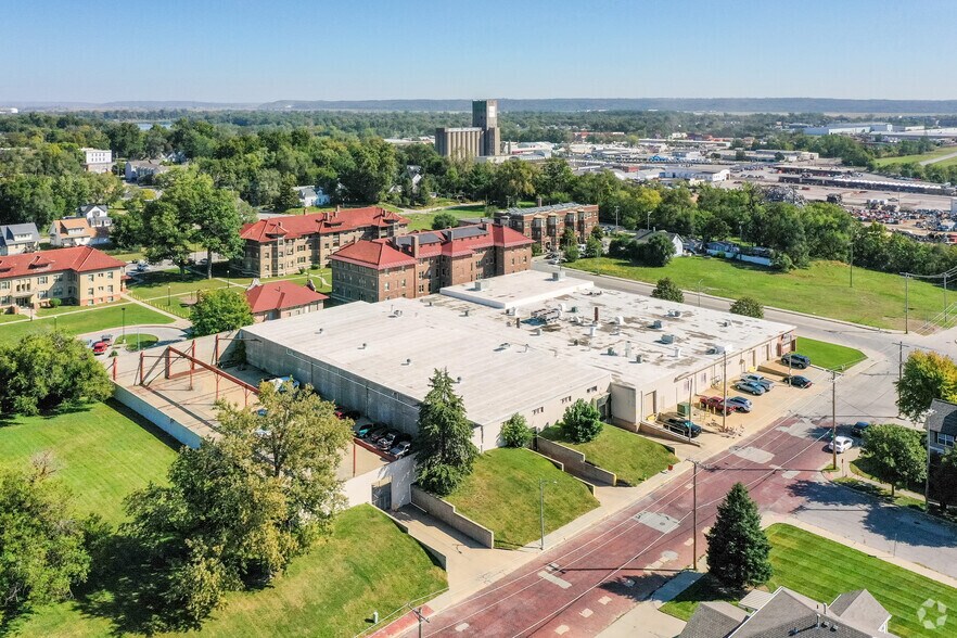 2002 N 16th St, Omaha, NE à vendre - Photo de l’immeuble – Image 2 sur 10