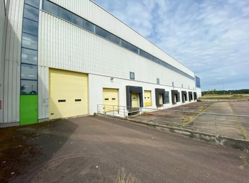 Industriel/Logistique dans Varennes-le-Grand à louer - Photo de l’immeuble – Image 2 sur 16