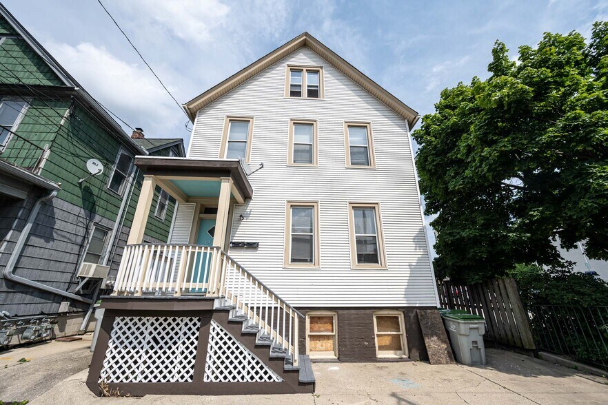 1726 N Arlington Pl, Milwaukee, WI à vendre - Photo principale – Image 1 sur 32