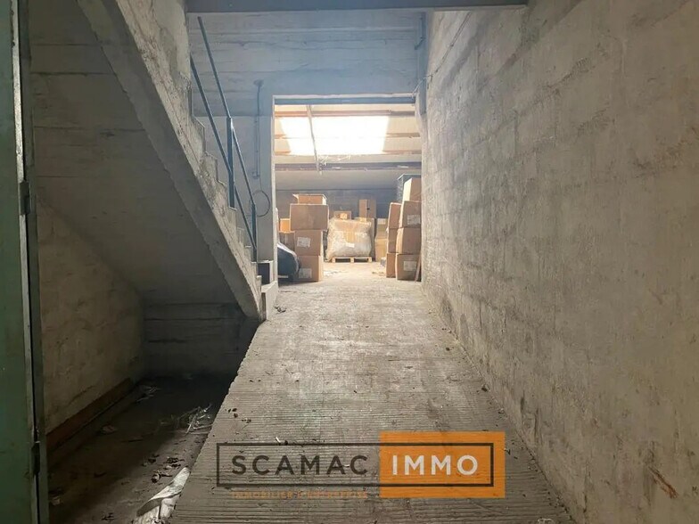 Industriel/Logistique dans Gardanne à louer - Photo de l’immeuble – Image 2 sur 5