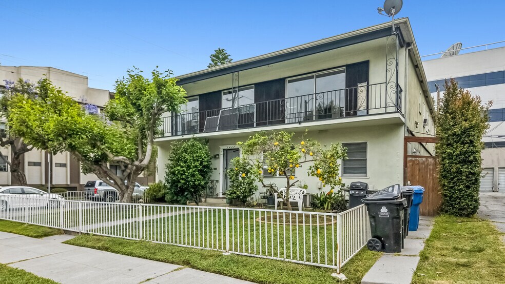 11061 Ohio Ave, Los Angeles, CA à vendre - Photo de l’immeuble – Image 3 sur 4