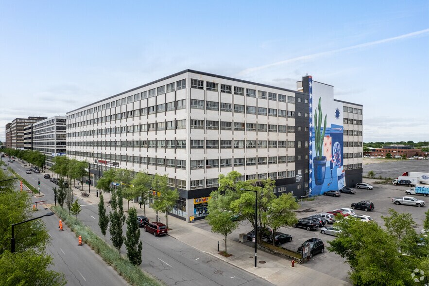 99 Rue Chabanel O, Montréal, QC à louer - Photo principale – Image 1 sur 6