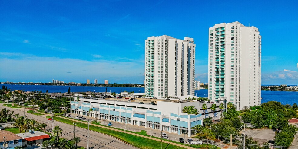 235 Riverside Dr, Holly Hill, FL à louer - Photo de l’immeuble – Image 1 sur 7
