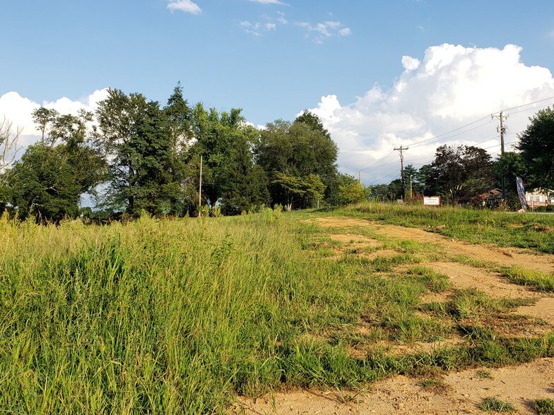 4165 Haywood Rd, Mills River, NC à louer - Photo principale – Image 2 sur 13