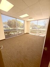 23351-23361 Madero, Mission Viejo, CA à louer Photo intérieure– Image 2 sur 7