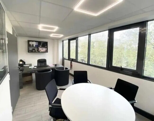 Plus de détails pour Bureau à louer