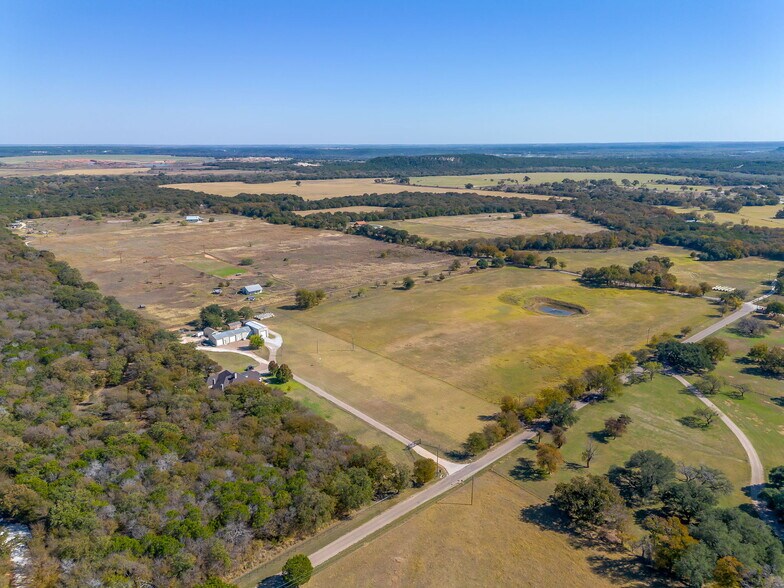 12801 COUNTY ROAD 1117, Cleburne, TX à vendre - Photo de l’immeuble – Image 3 sur 101