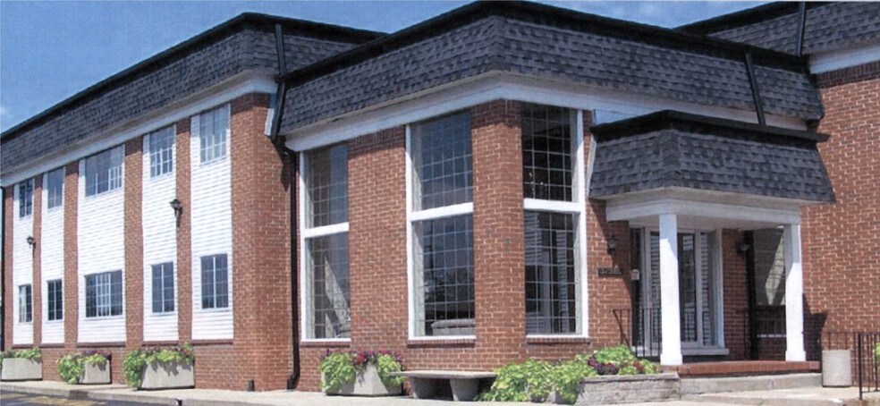 Value-add Two-Building Office Complex portefeuille de 2 biens à vendre sur LoopNet.fr - Photo principale – Image 2 sur 6