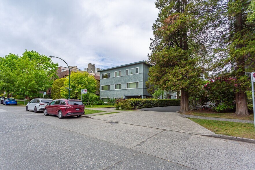 2181 40th Ave W, Vancouver, BC à vendre - Photo principale – Image 1 sur 9