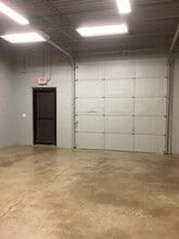 22073 N Pepper Rd, Lake Barrington, IL à louer Photo intérieure– Image 1 sur 3