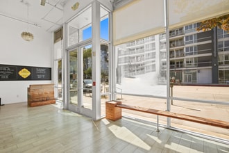 11955 W Washington Blvd, Los Angeles, CA à louer Photo intérieure– Image 2 sur 7