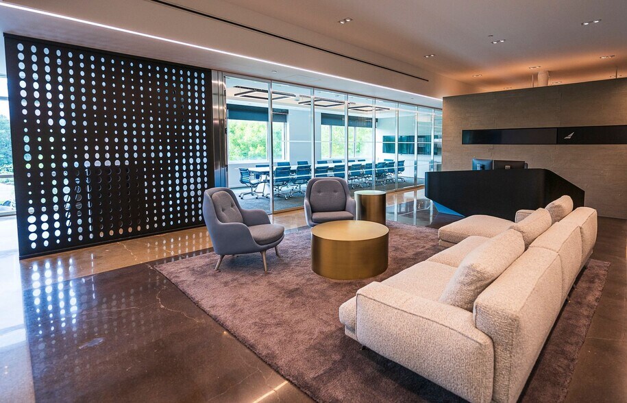 13100 Wortham Center Dr, Houston, TX à louer - Photo de l’immeuble – Image 2 sur 8