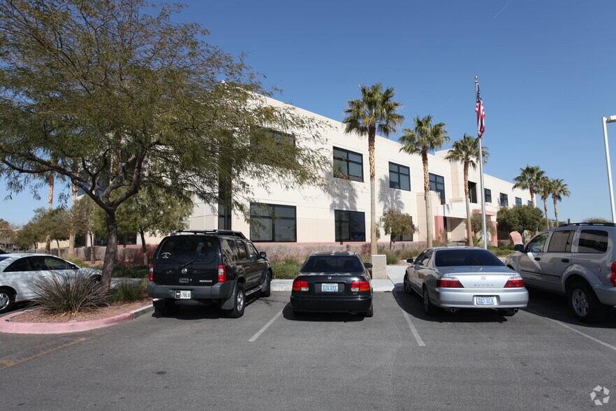 700 N Rancho Dr, Las Vegas, NV à louer - Photo de l’immeuble – Image 3 sur 3