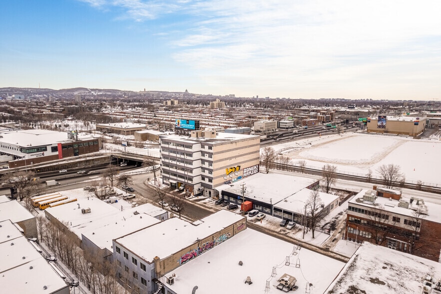 8710 Av du Parc, Montréal, QC à louer - Aérien – Image 2 sur 5