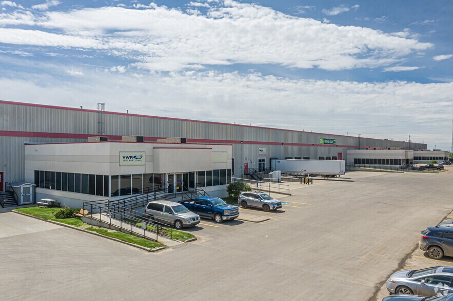 2103-2125 64 Av NW, Edmonton, AB à louer - Photo de l’immeuble – Image 3 sur 5